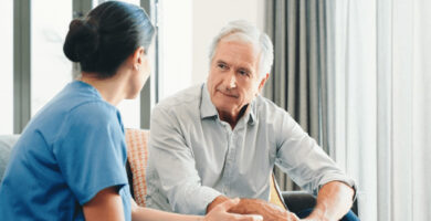 Mesothelioma patient talks with doctor