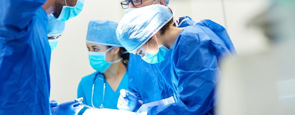 Doctors during mesothelioma surgery